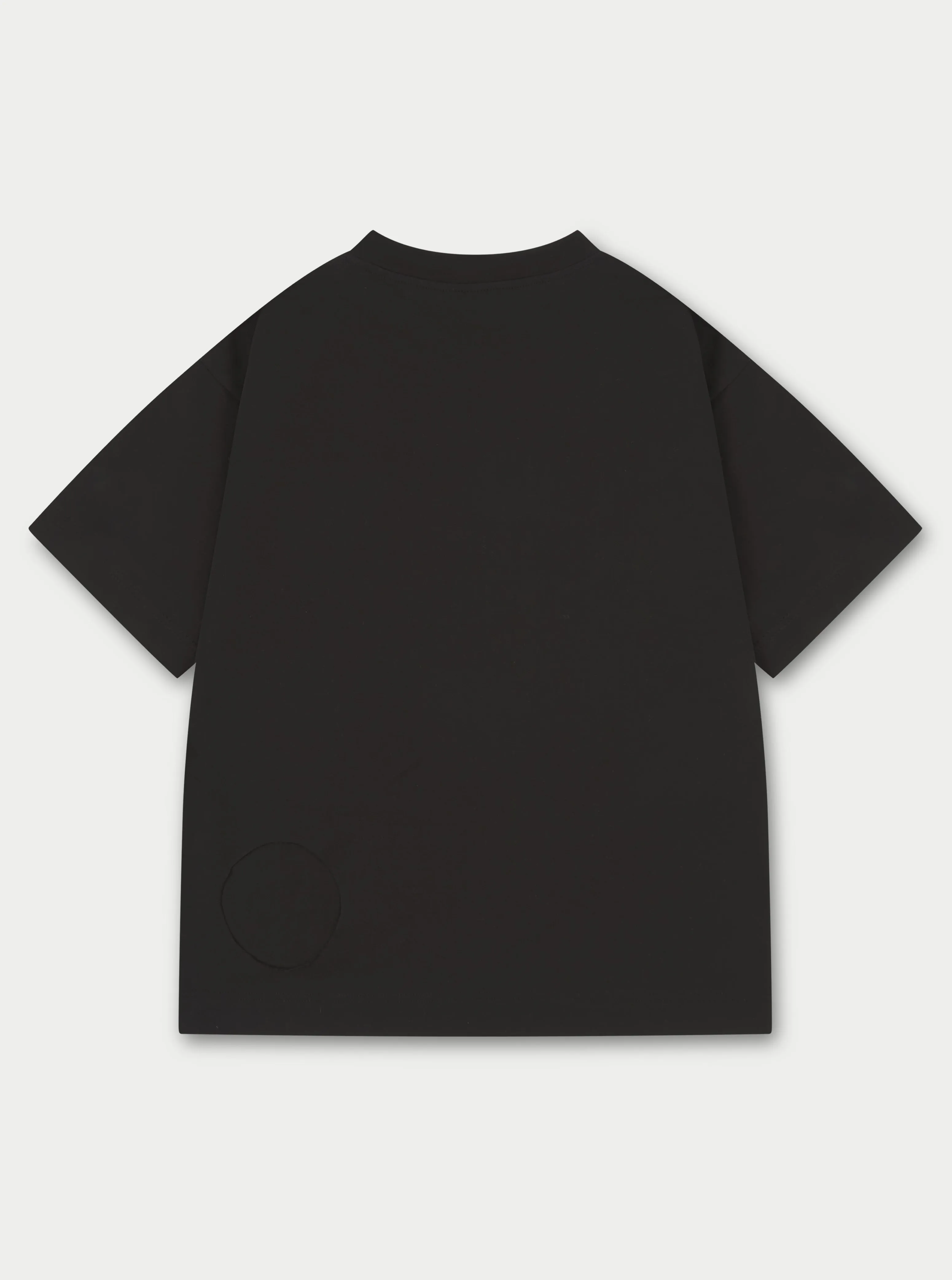 APPLIQUE EMBLEM T-SHIRT - BLACK