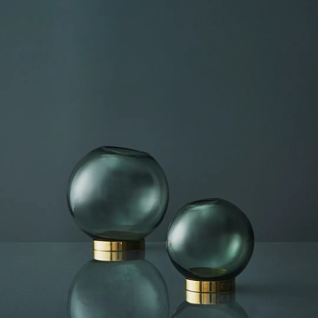 Globe Vase w/ Stand (Order Quantity: 4)