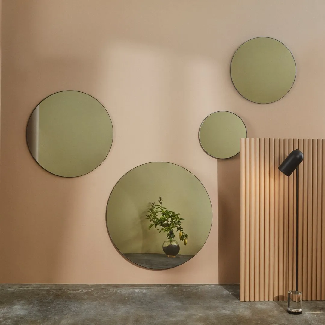 Globe Vase w/ Stand (Order Quantity: 4)