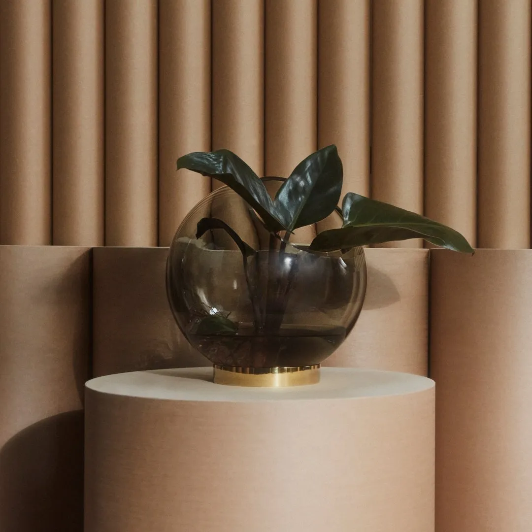 Globe Vase w/ Stand (Order Quantity: 4)