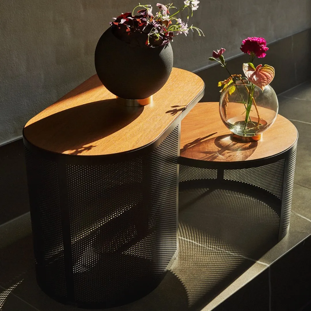 Globe Vase w/ Stand (Order Quantity: 4)