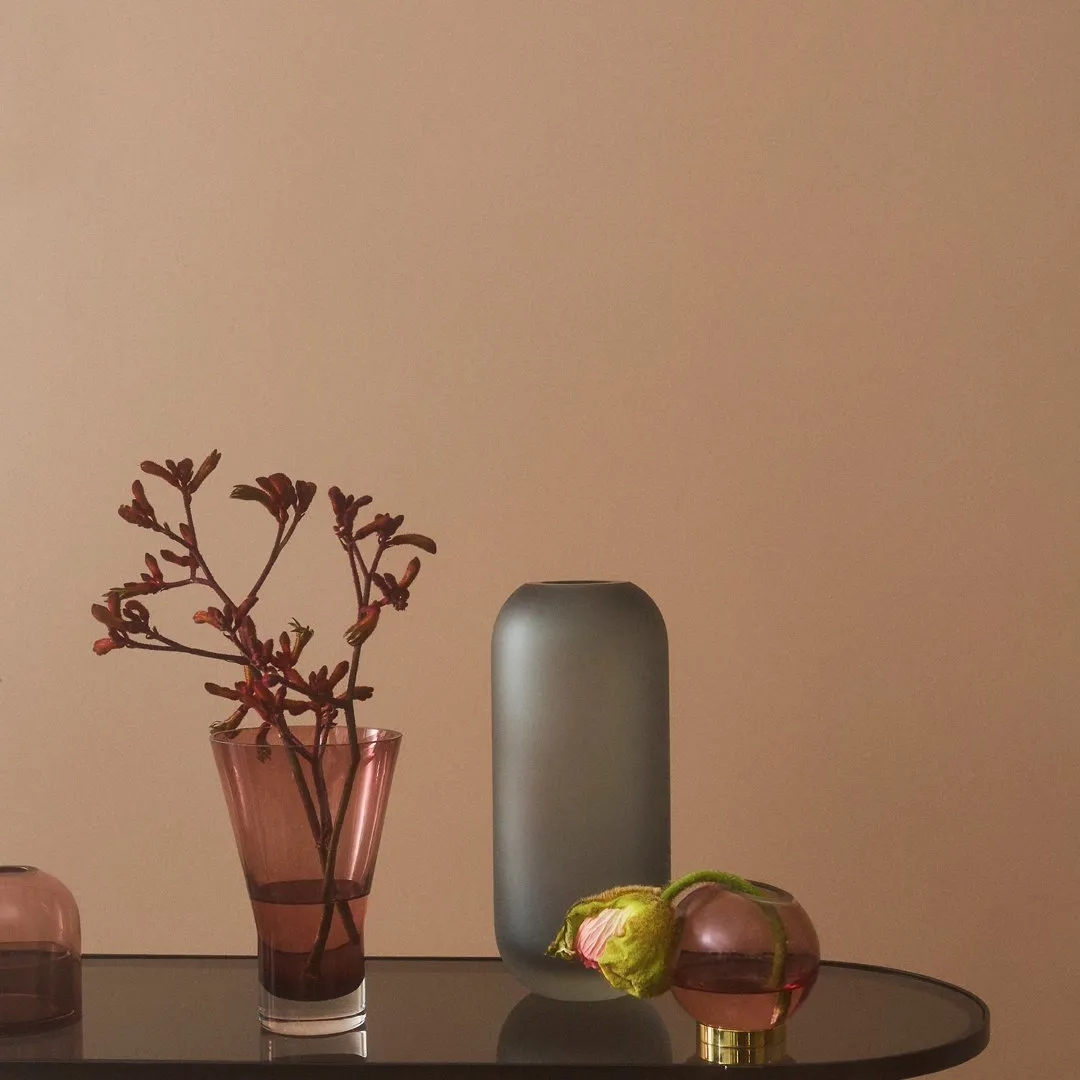 Globe Vase w/ Stand (Order Quantity: 4)