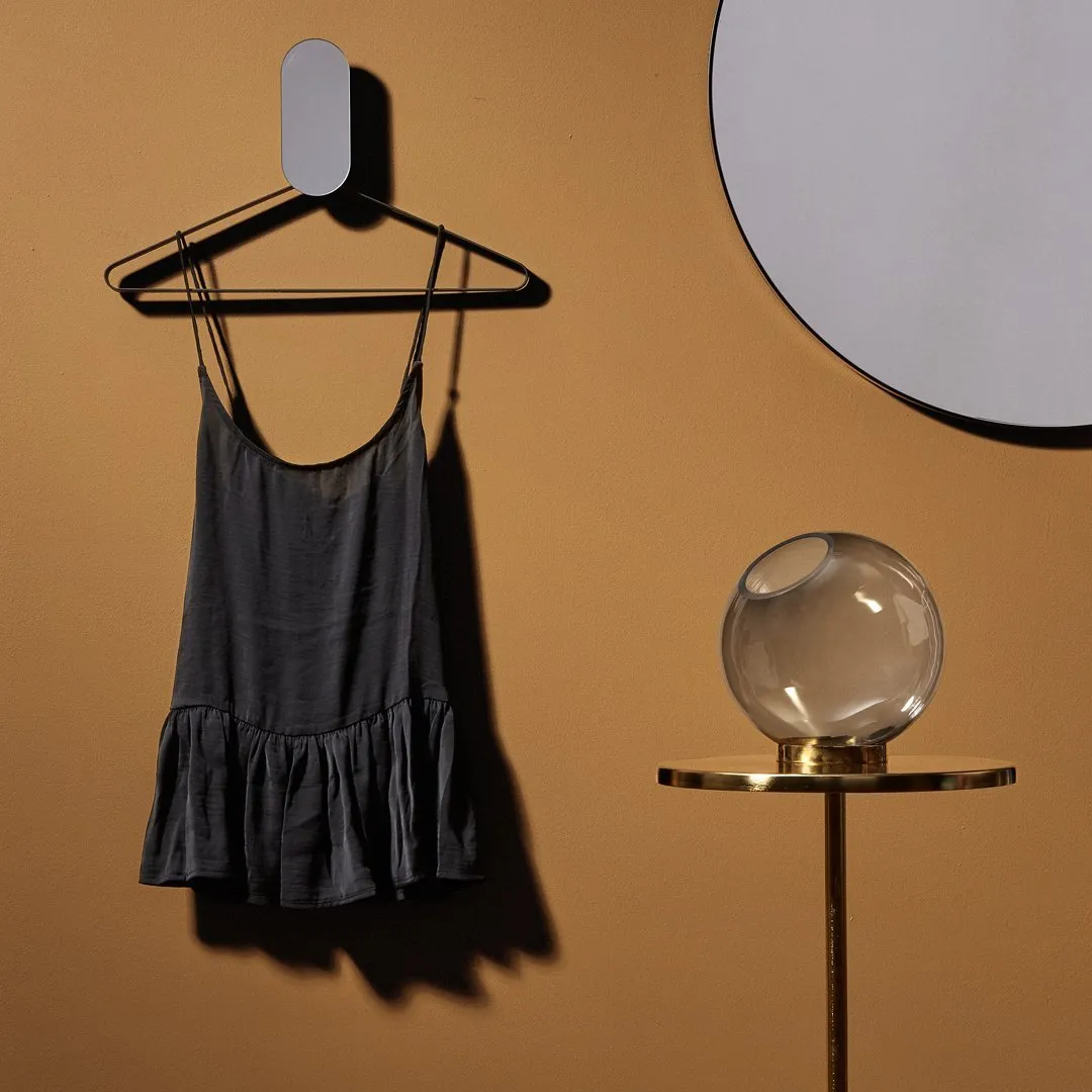 Globe Vase w/ Stand (Order Quantity: 4)