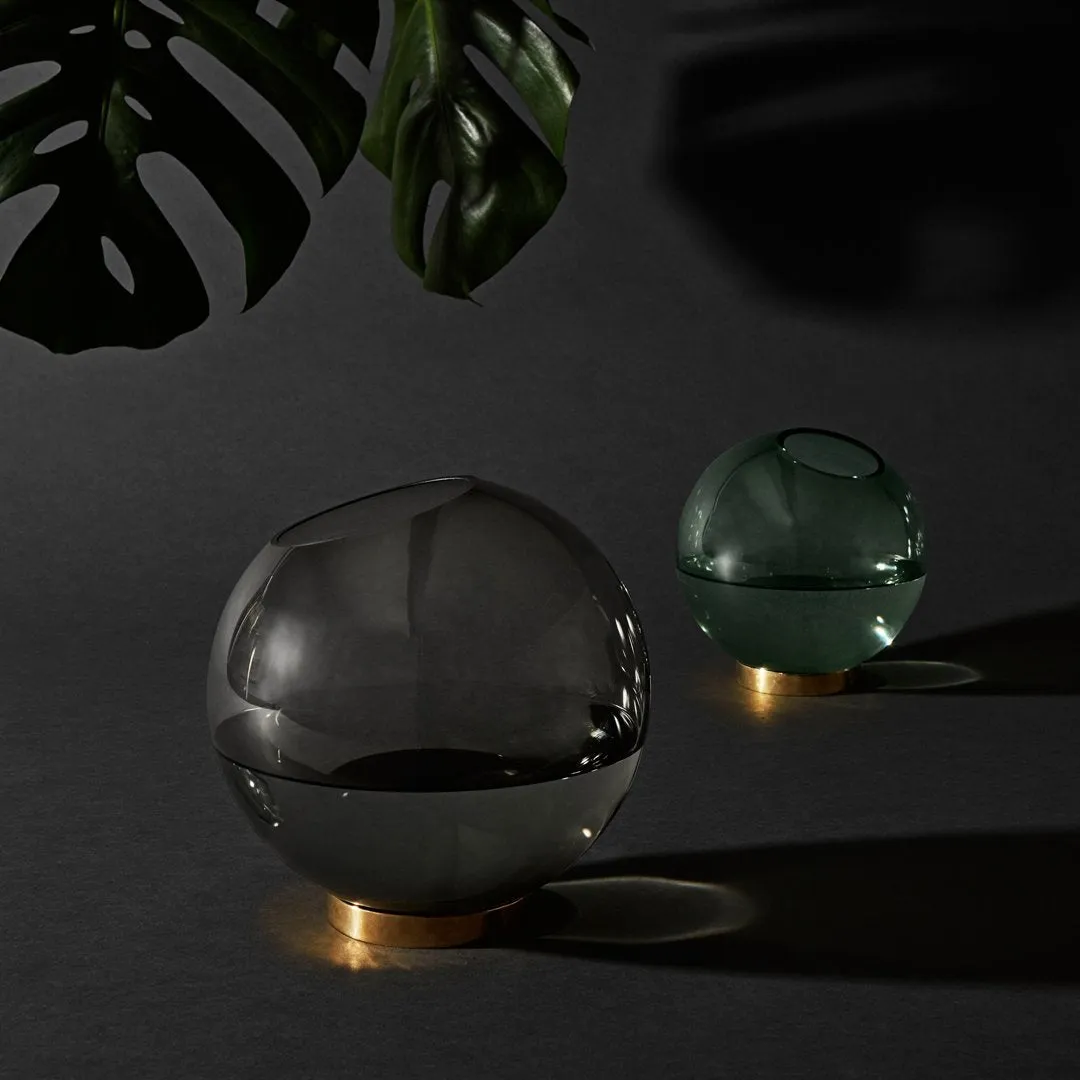 Globe Vase w/ Stand (Order Quantity: 4)