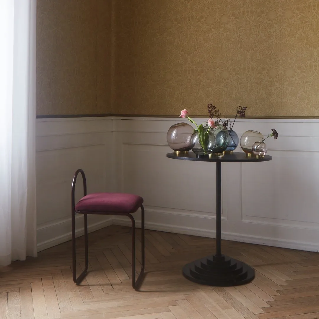 Globe Vase w/ Stand (Order Quantity: 4)