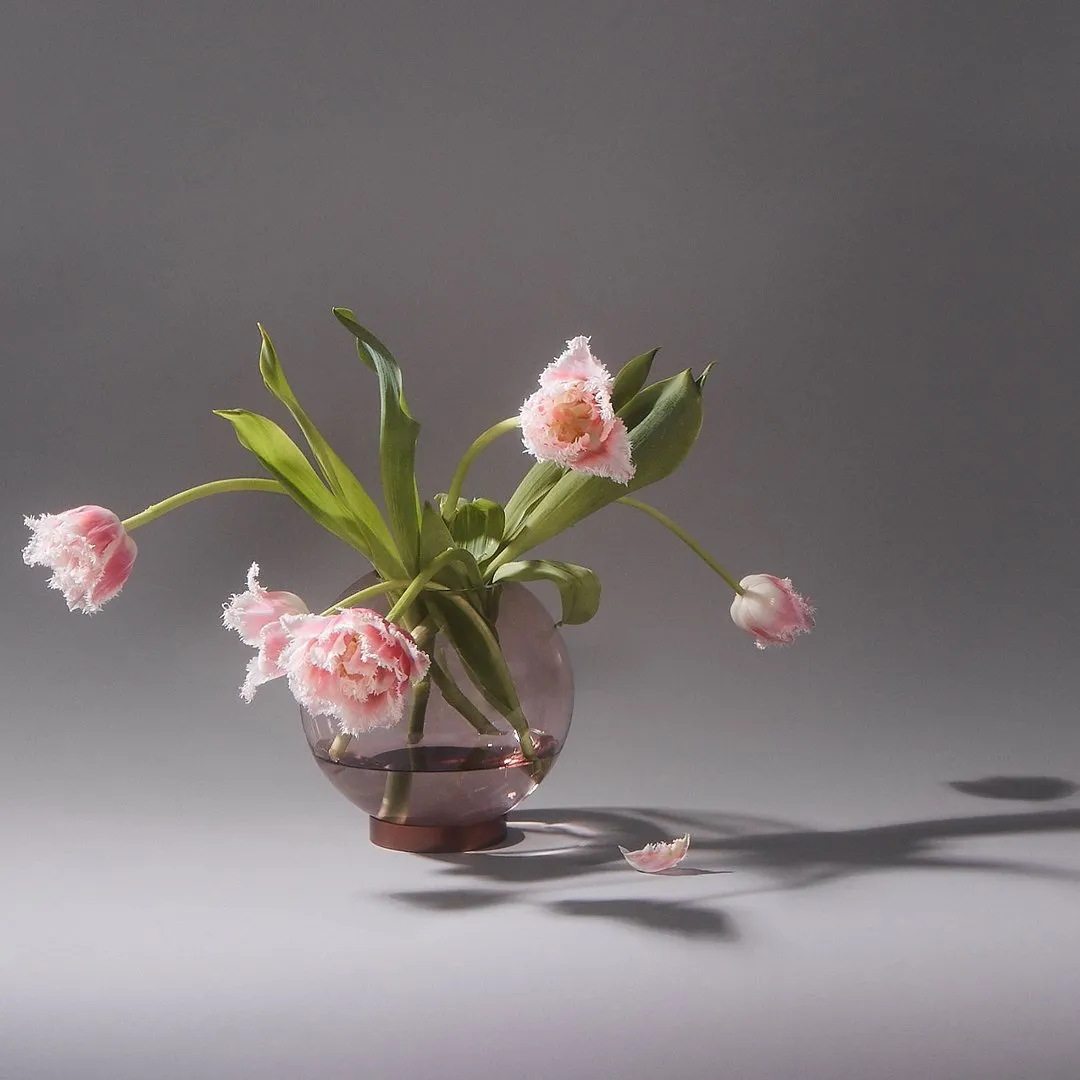 Globe Vase w/ Stand (Order Quantity: 4)