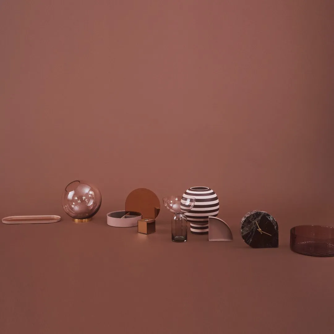 Globe Vase w/ Stand (Order Quantity: 4)
