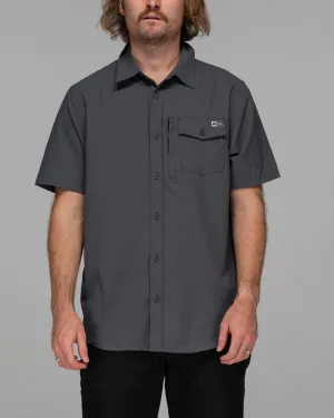 Offshore S/S Tech Woven - Charcoal