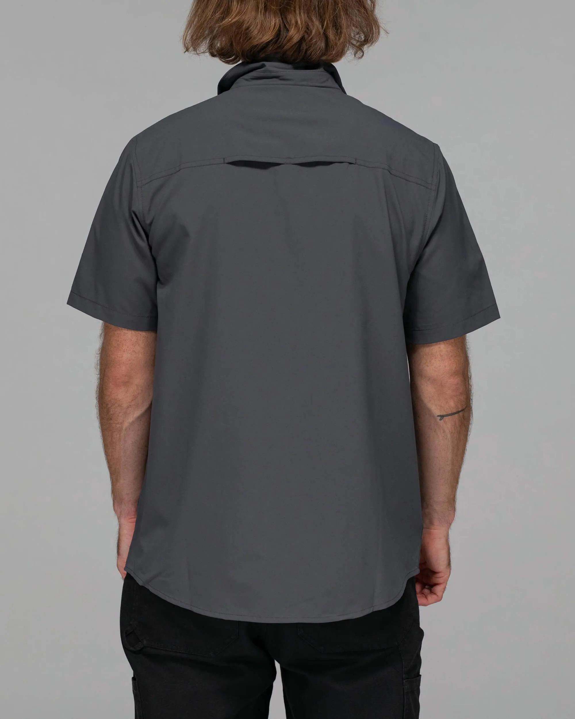 Offshore S/S Tech Woven - Charcoal