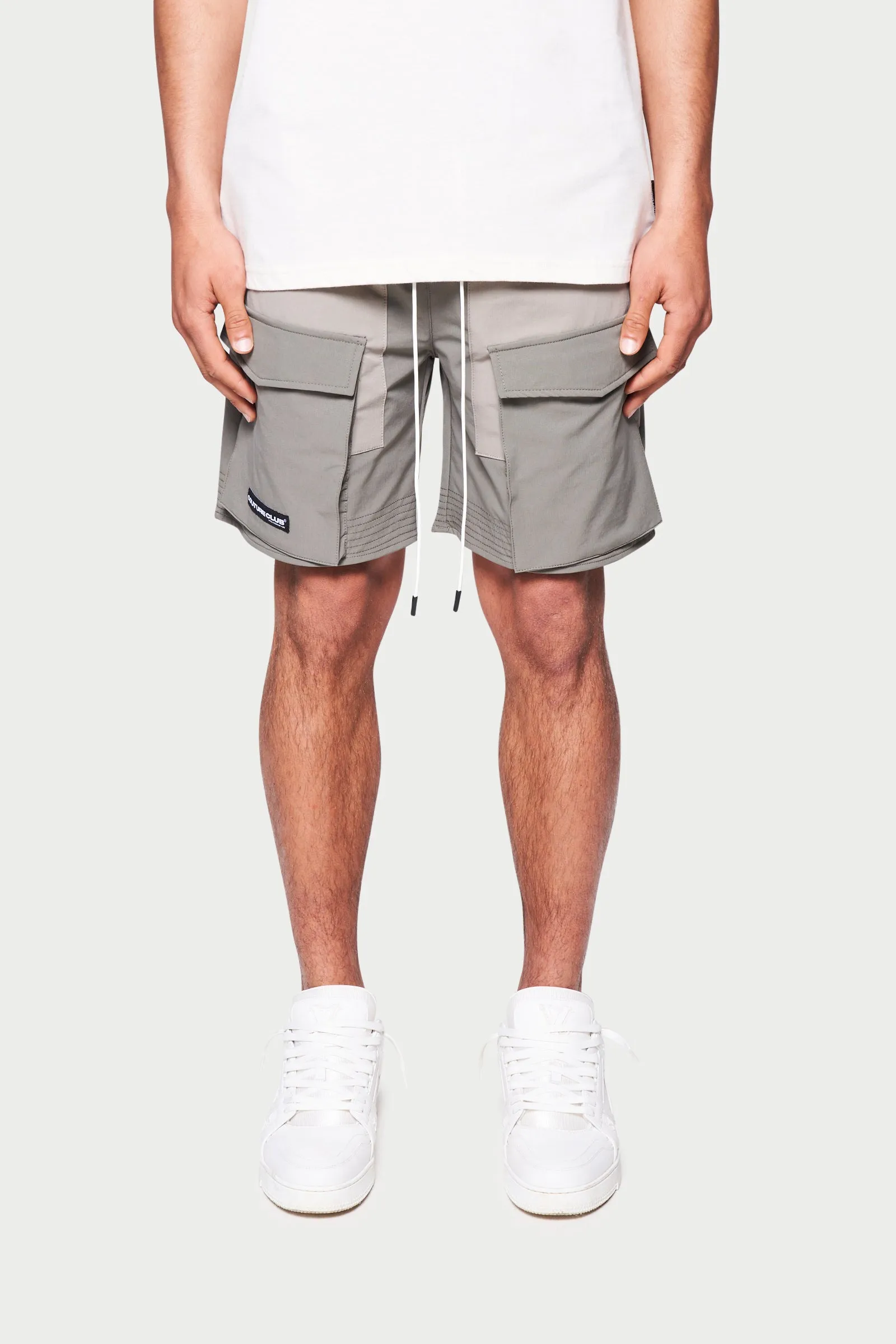 PANELLED CARGO SHORTS - GREY