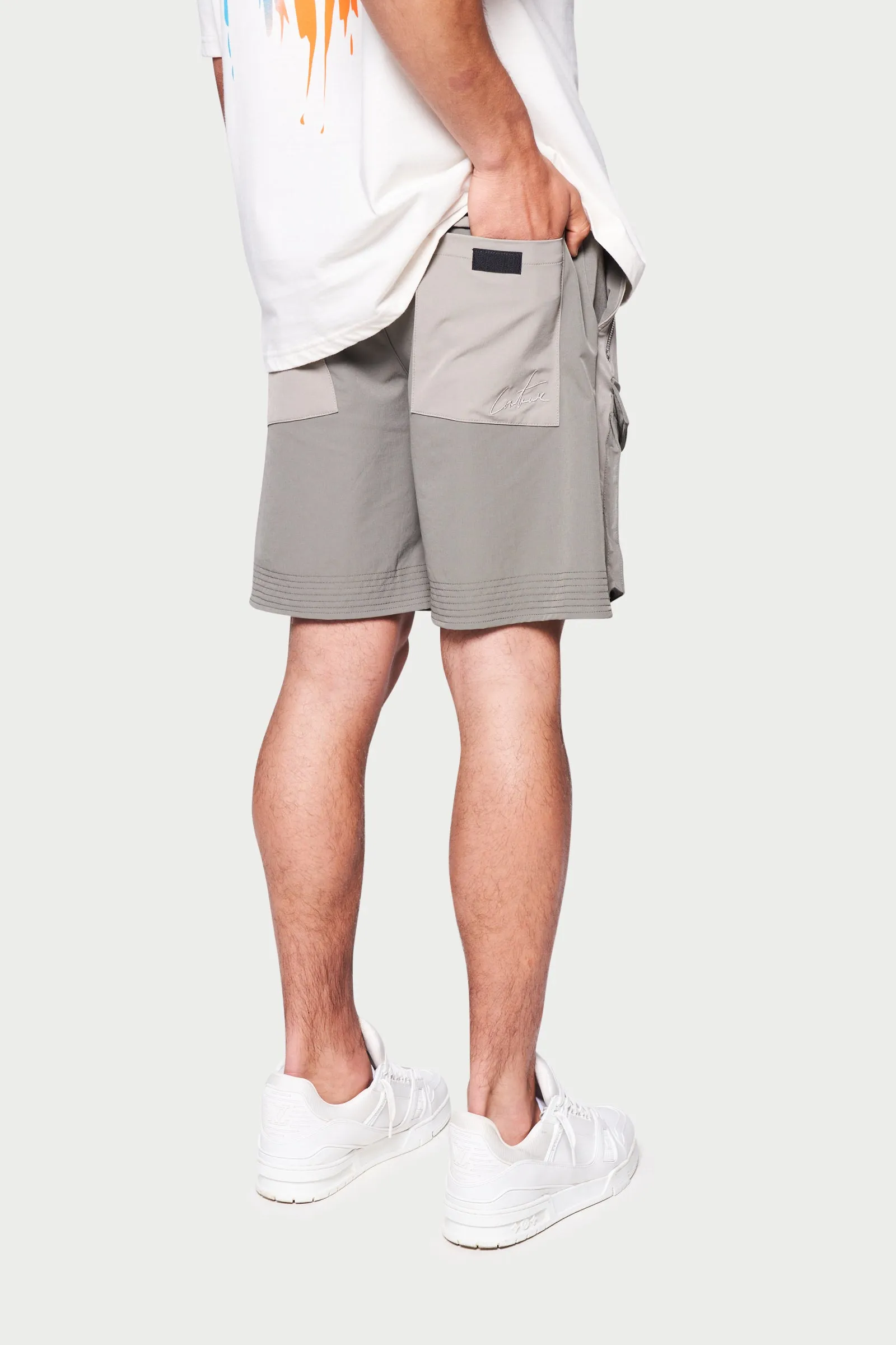 PANELLED CARGO SHORTS - GREY