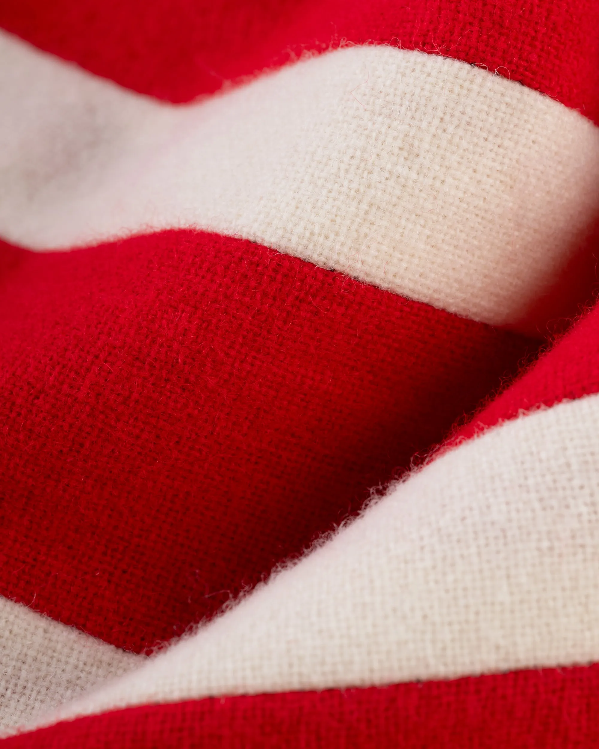 SCHOOLBOY MUFFLER - RED/WHITE