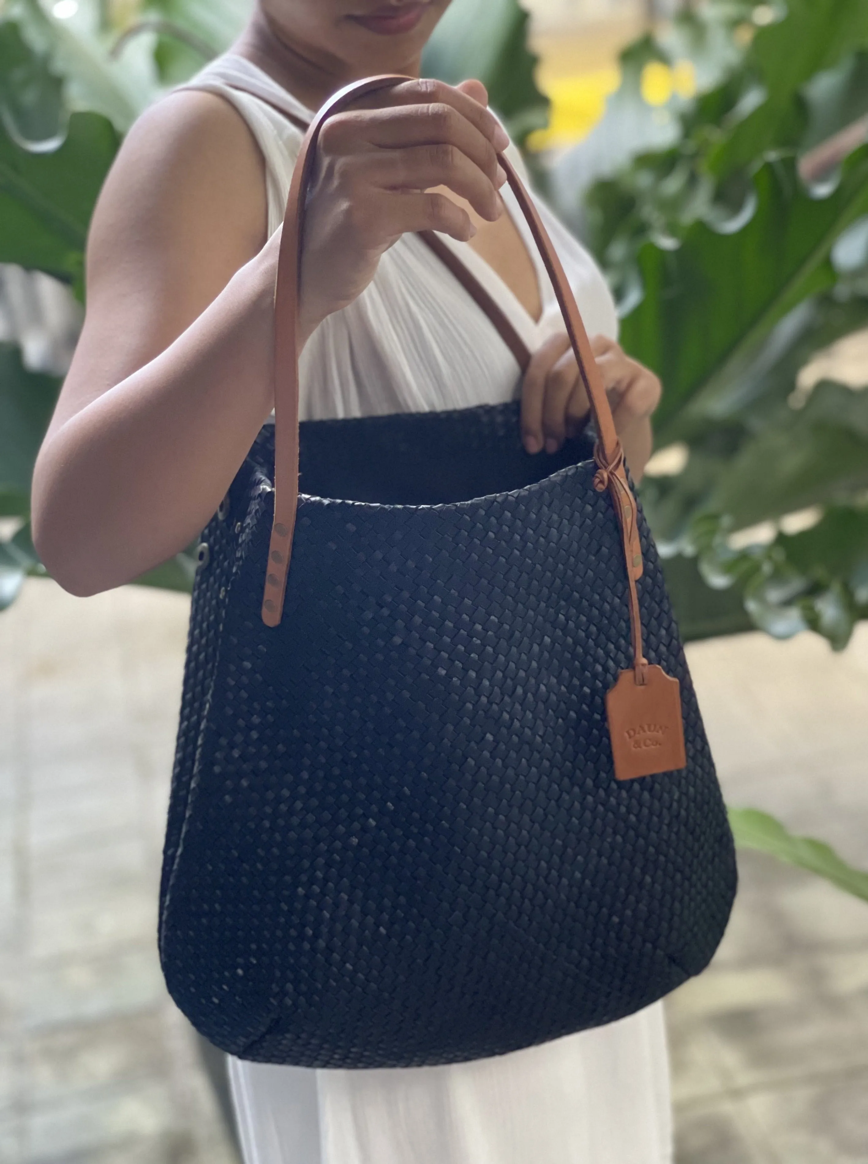 SIMPLY FIVE TOTE - Woven Leather | Black & Caramel